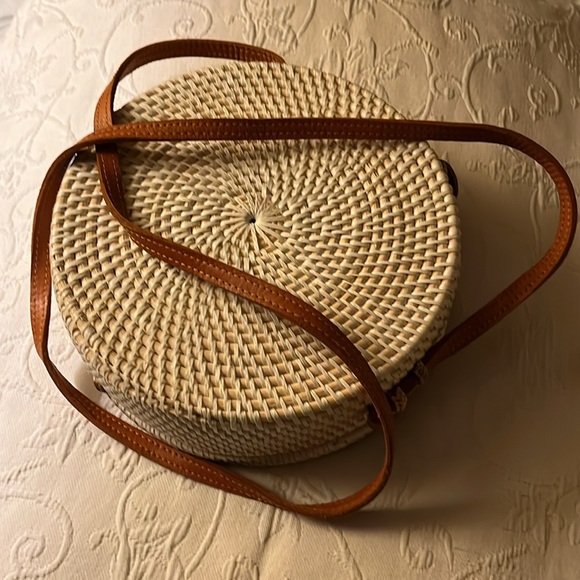 NWOT Nantucket Style Large Crossbody Woven Rattan Bag 8”x8”x3” - Picture 4 of 4